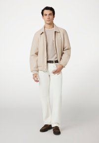 Guess Bomber stiliaus striukė - beige