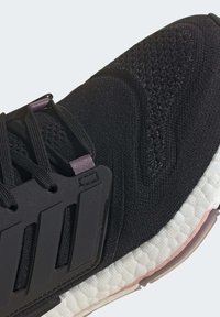 adidas Performance ULTRABOOST 22 W UNISEX czarny