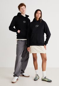 Jack & Jones JORSOLACE HOOD UNISEX - Ikdienas džemperis - caviar