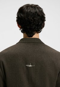HUGO KARLO243XSLAWNIN - Suit jacket - brown seven