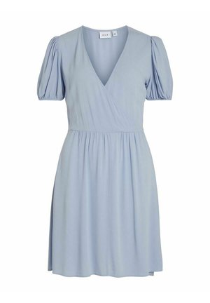 Vestito avvolgente azzurro chiaro realizzato in tessuto morbido, con maniche a sbuffo corte, scollatura a V profonda e vita stretta con orlo svasato.