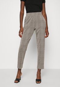 Kostkované kalhoty v béžové a černé barvě, vysokým pasem a zúženým střihem, s předními sklady a hladkou texturou látky.