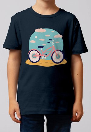 watapparel, FAHRRAD AM STRAND UNISEX - T-shirt print - french navy