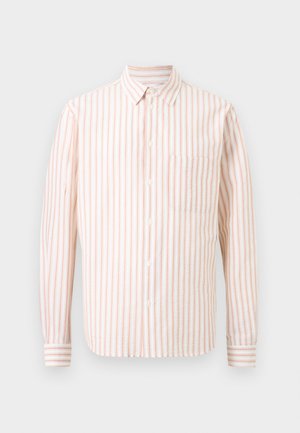 Λευκό πουκάμισο με μακριά μανίκια και λεπτές κάθετες πορτοκαλί ρίγες, εμπρός με κουμπιά, μία τσέπη στο στήθος και μανσέτες με κουμπιά.