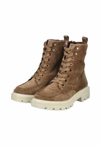 Botas de tobillo de ante marrón con una suela blanca gruesa, que presentan un diseño con cordones, cremallera lateral y detalles de costura en la punta.
