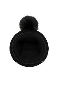Berretto di lana nera con un morbido pompon soffice in cima e una trama a coste. L'interno è liscio e privo di decorazioni, con un piccolo logo.