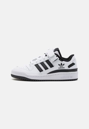 FORUM LOW UNISEX - Zapatillas - footwear white/core black