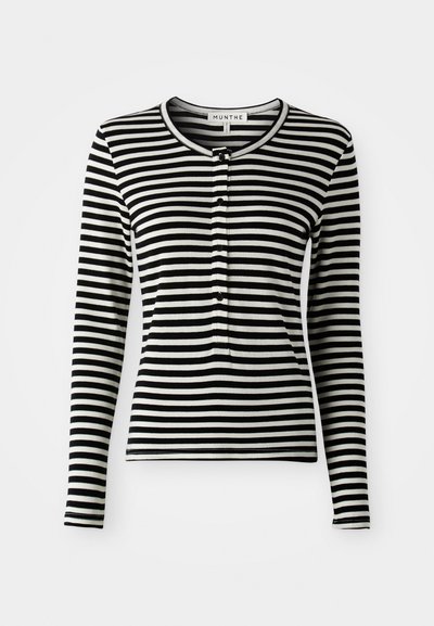 Svart-og-hvitt stripete langermet skjorte med rund hals, som har knappestolpe og slim-fit design. Myk stoffkvalitet.