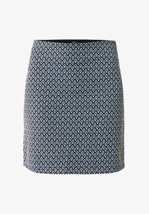 Schwarz-weißer Rock mit Muster, der ein dreieckiges Design und eine taillierte Form aufweist. Hergestellt aus strukturierter Stoff mit einem glatten Bund.