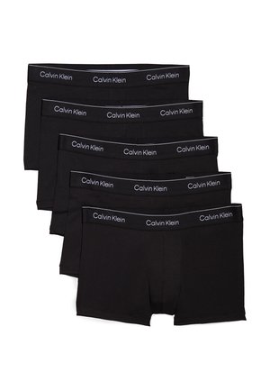Schwarze Baumwoll-Boxershorts im Fünfer-Pack. Mit einem weichen Bund mit weißem "Calvin Klein"-Logo. Klassischer Schnitt mit minimalistischem Design.