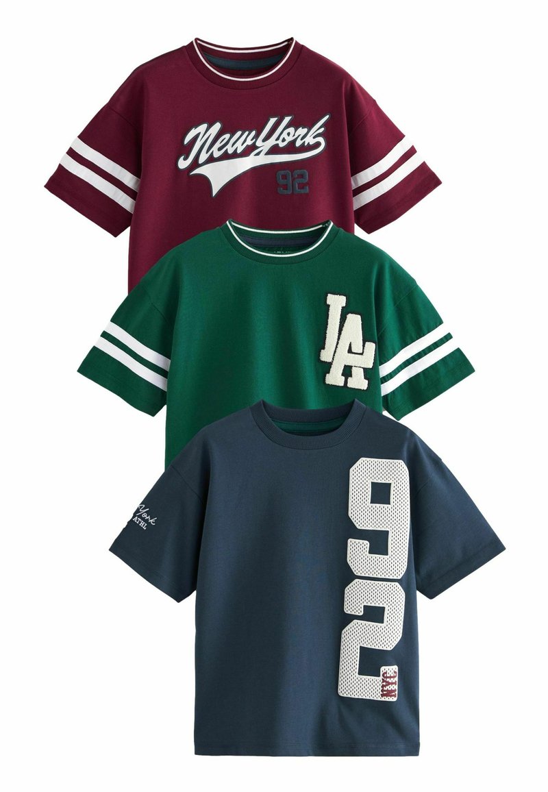 Next SHORT SLEEVE GRAPHIC 3 PACK STANDARD - T-shirt med print - berry navy green varsity