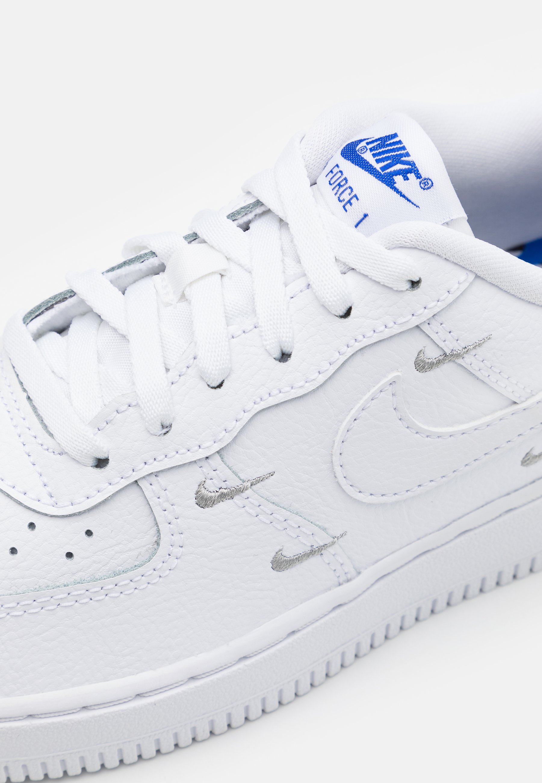 Nike Sportswear FORCE 1 LV8 - Sneakers laag - white/hyper royal/black/wit -  Zalando.nl