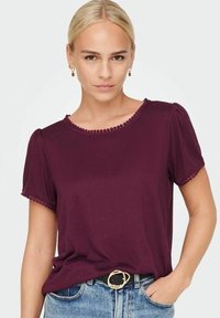 ONLY DETAILREICHES - T-shirt print - winetasting