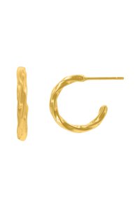 Boucles d'oreilles créoles ton argent avec un design torsadé ; elles présentent une surface texturée et un tige droite pour un maintien sécurisé.