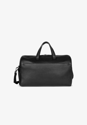 Bolsa de viaje de cuero negro con asas dobles y correa de hombro desmontable, forma rectangular, cierre con cremallera en la parte superior.