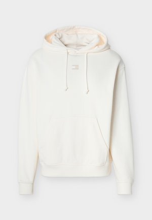 Hanorac de culoare off-white cu glugă, buzunar tip cangur în față, glugă cu șnur, manșete și tiv reiat, și un logo mic pătrat pe piept.