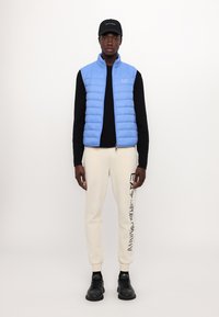 EA7 Emporio Armani TRAIN CORE LIGHT VEST - Waistcoat - granada sky