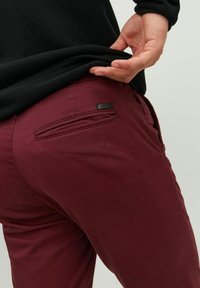 Jack & Jones JPSTMARCO NOOS - Chino - port royale