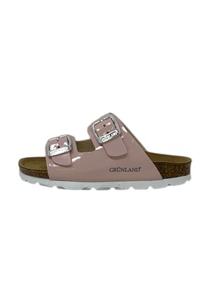Sandali in vernice rosa con due cinturini regolabili, fibbie silver, soletta in sughero e suola bianca. Logo "Grünland" visibile.