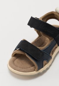 Thumbnail Image 6