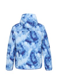 Blauwe tie-dye jas met een capuchon, voorzien van een zachte textuur, elastische manchetten en een recht model. De patronen mengen lichte en donkere blauwtinten.