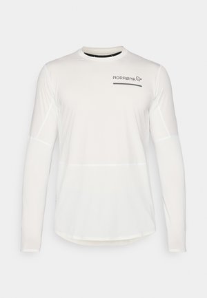 Chemise blanche à manches longues à séchage rapide avec coutures plates et un logo noir sur la poitrine. Dispose d'un col rond et d'un ourlet incurvé.