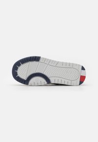 Thumbnail Image 5
