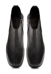 Stivali ankle in pelle nera con una texture liscia, dotati di zip laterali e punta arrotondata. Design minimalista senza motivi visibili.
