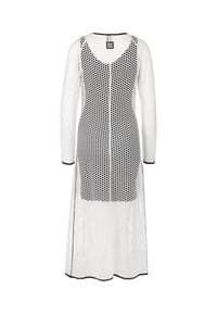Langes, weißes Kleid mit schwarzen Punkten und einer transparenten Mesh-Struktur. Es hat einen Rundhalsausschnitt und lange Ärmel mit schwarzem Saum.