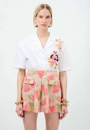 WITH POCKET DETAIL - Shorts - printed pink