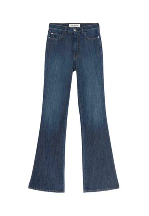 Jeans de mezclilla oscuros, acampanados y de cintura alta, con bolsillos frontales, cierre de botón y un detalle de costura mínimo en las costuras.