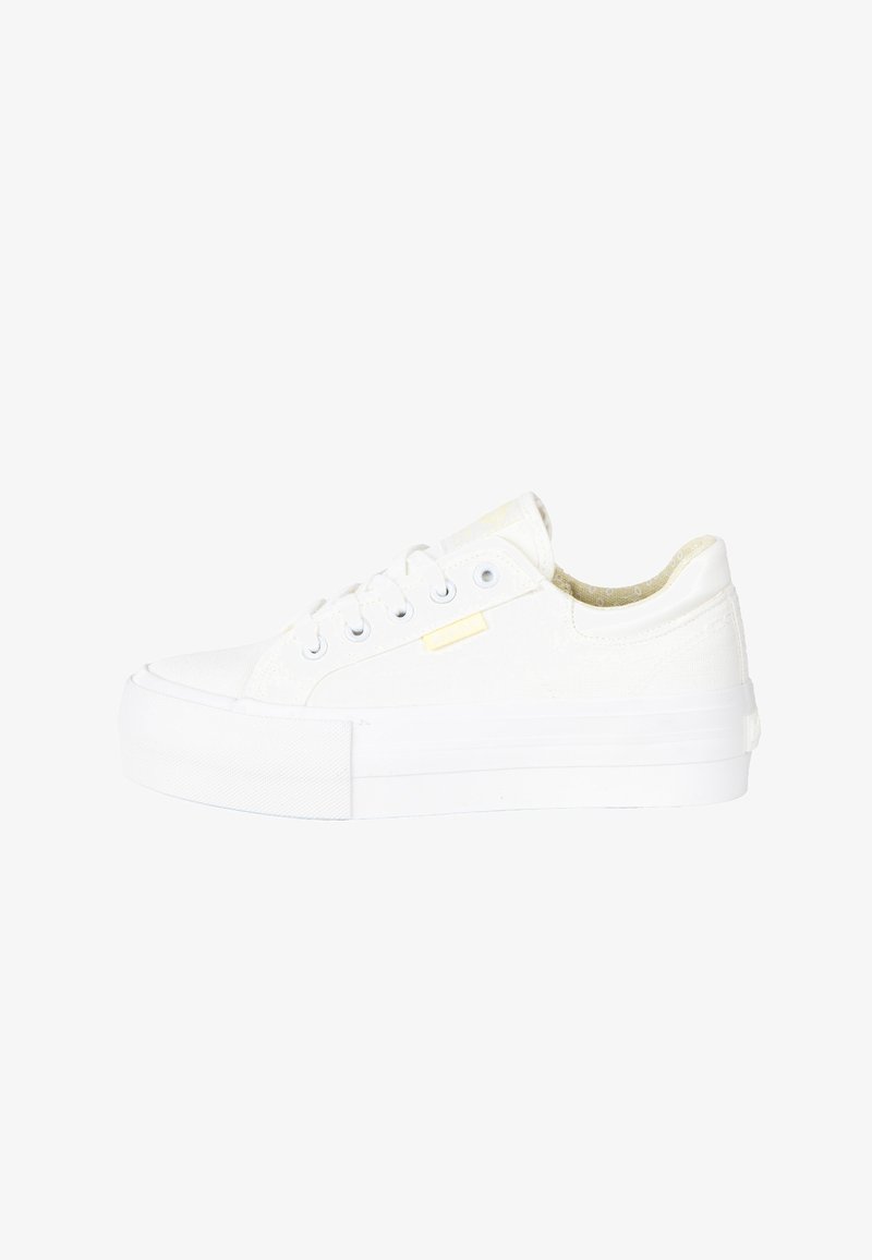 Sneaker platform bianco a bassa altezza con laccio frontale e suola testurizzata, mostrato in profilo destro su uno sfondo bianco uniforme.