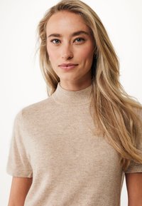 Mexx SHORT SLEEVE WITH TURTLE NECK - Jednoduché tričko - beige