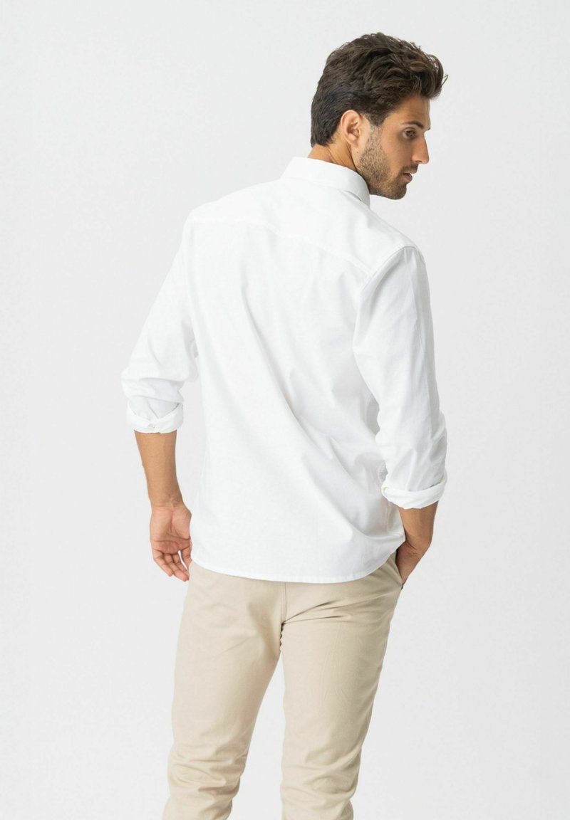 White Chino Chemise Chemise En Lin