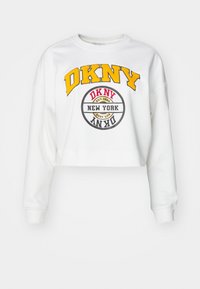 Λευκό κοντό φούτερ με στρογγυλή λαιμόκοψη, με πολύχρωμα κεντήματα "DKNY" και "NEW YORK" στο μπροστινό μέρος.