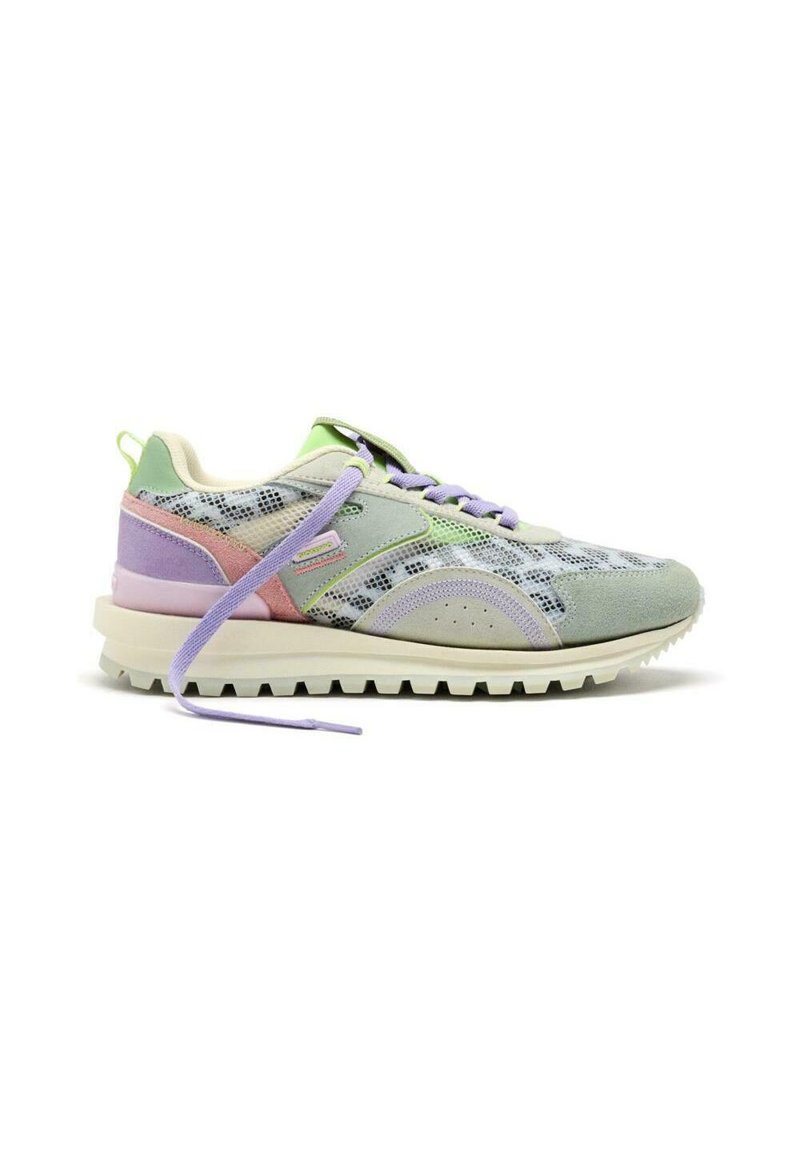 Sneaker multicolore con tomaia in mesh e accenti verdi, viola e rosa, suola testurizzata e lacci piatti.