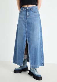 FEATHERWEIGHT SKIRT - Farkkuhame - light wash indigo