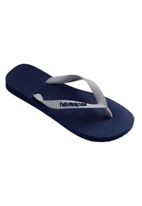 Infradito blu in gomma con cinturini bianchi testurizzati. La suola presenta una superficie decorata e una stampa con il logo. Design leggero per un uso informale.