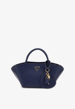 Sac à main en simili cuir bleu marine avec une forme triangulaire, doté de poignées doubles et d'un logo doré. Comprend un porte-clés en forme de cœur avec des accents en métal.