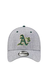 Grau gestaltete Mütze aus strukturiertem Stoff, mit einem erhabenen grünen und gelben "A's"-Logo an der Vorderseite. Verstellbarer Verschluss hinten, gebogener Schrim.