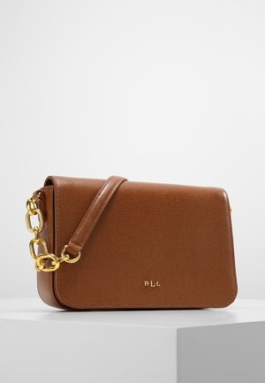 Sac bandoulière en cuir marron avec chaîne dorée et sangle assortie, forme rectangulaire, et petit logo RLL doré sur le devant.