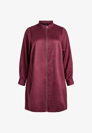 Pikad varrukad veinipunane kleit, millel on esi tõmblukk ja püsti kaelus, lahtine lõike ja mansetiga varrukad.