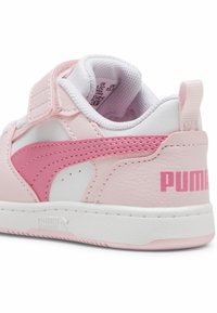Puma REBOUND V6 LO  - Scarpe primi passi - white fast pink whisp of pink