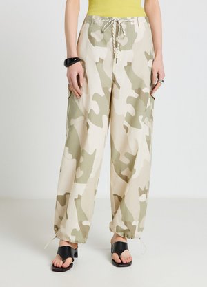 Calliope, PANTALONE LUNGO FANTASIA - Pantaloni cargo - var fango