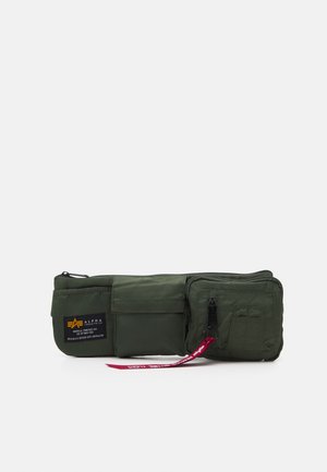 CREW UTILITY BAG UNISEX - Sac banane - sage green