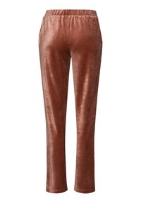 Hnědé sametové kalhoty s hladkou texturou, elastickým pasem a úzkým střihem, které mají jednoduchý rovný střih nohavic.