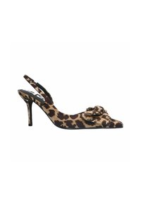 Talons slingbacks en imprimé léopard avec un nez pointu, un talon aiguille mince et un accent floral sur le dessus, présentant une texture satinée.