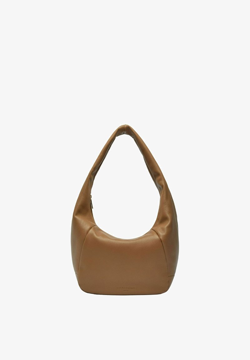Sac à main en cuir marron de taille moyenne avec une poignée supérieure arrondie et un corps doux et structuré sur fond blanc.