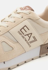 EA7 Emporio Armani UNISEX - Tenisice - whitecap grey/portbell