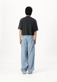 Abercrombie & Fitch ULTRA BAGGY MID LIGHT PAINTER - Baggy džíny - medium